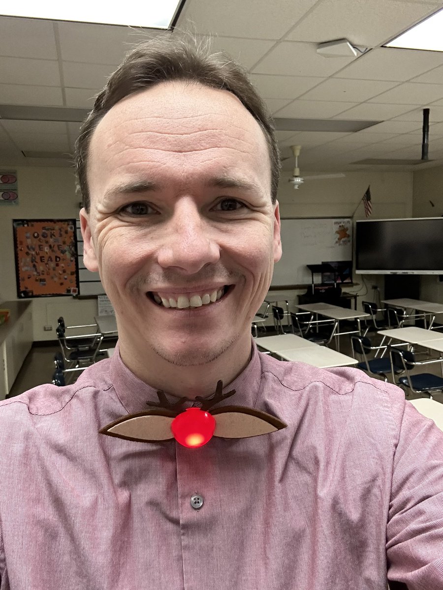 Happy holidays on this #BowTieTuesday. Hope everyone has a great week and a restful break, whenever it is! #gkcogs <a href="/MrPowley/">Adam Powley</a>