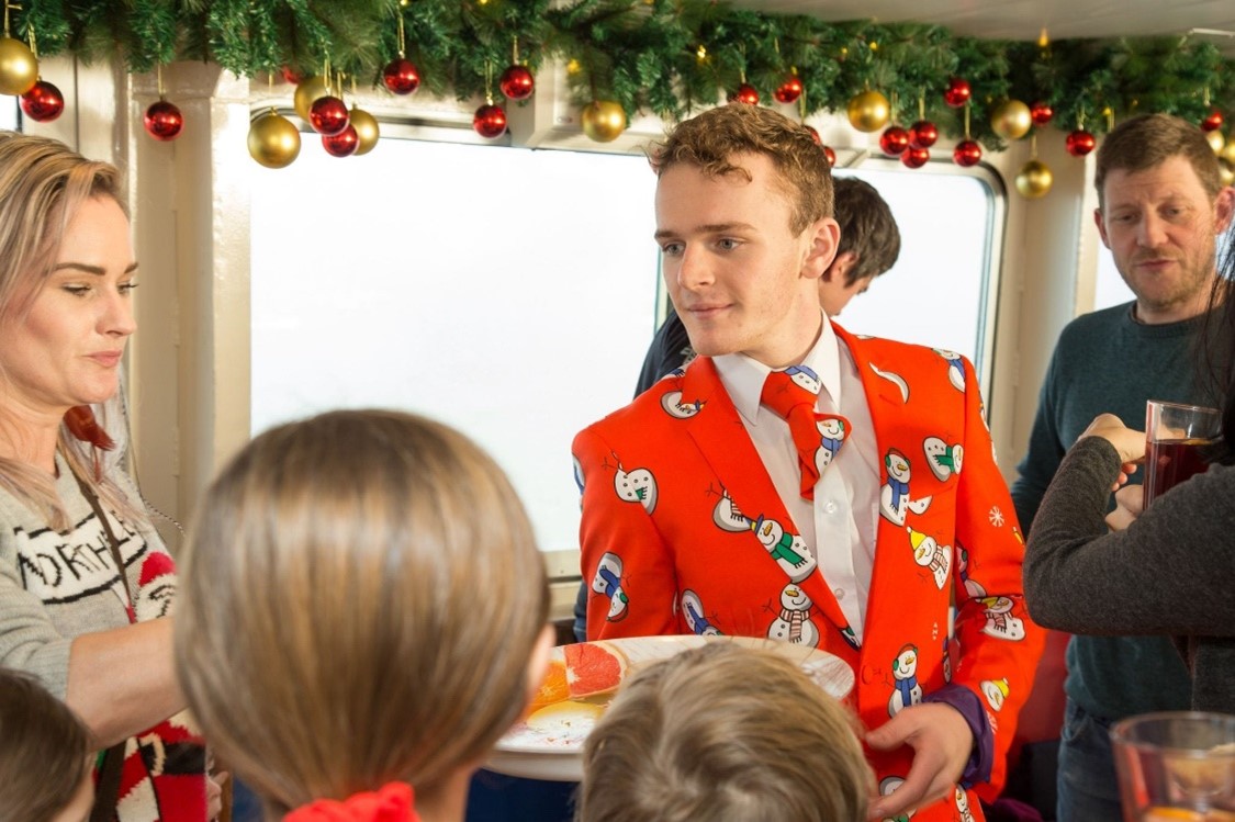 eastdevon's tweet photo. #EastDevonly #shoplocal day 13: Festive special cruises from @stuartlineexm with homemade mulled wine & mince pies run throughout Nov & Dec, inc every day over Christmas & New Year. Covered & heated cruises run on select dates/times. Book online https://t.co/L8A9fCvTdw #party https://t.co/3bltlrW6I7