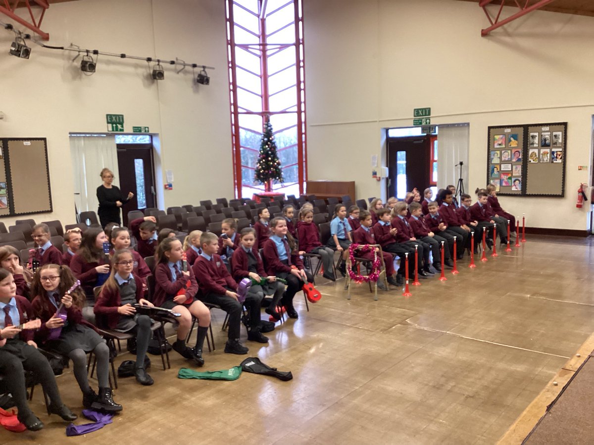 MrNicklinBHPS's tweet photo. A peek at this morning's #year3BHPS and ##year4BHPS performance with @BGMC_GwentMusic 🎵🎶
@BeaufortHillPri https://t.co/CUhPKDHLsJ