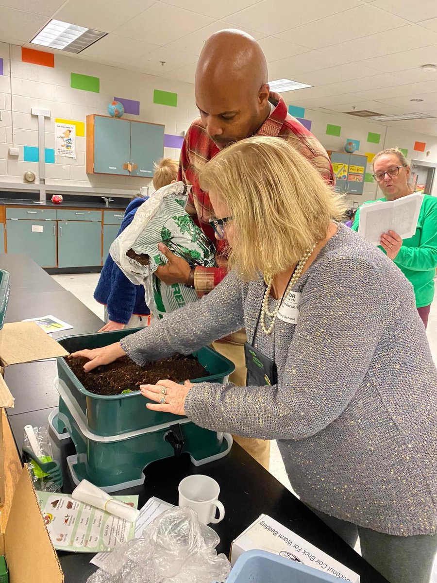 RES_Redbirds's tweet photo. Debbie Evans and Dixie Henderson, Master Gardeners, came to teach our Gardening Club more about composting with worms. Dixie even gave them some of her very worms! #RESGameChanger #STEMeducation https://t.co/91iIALOZTn