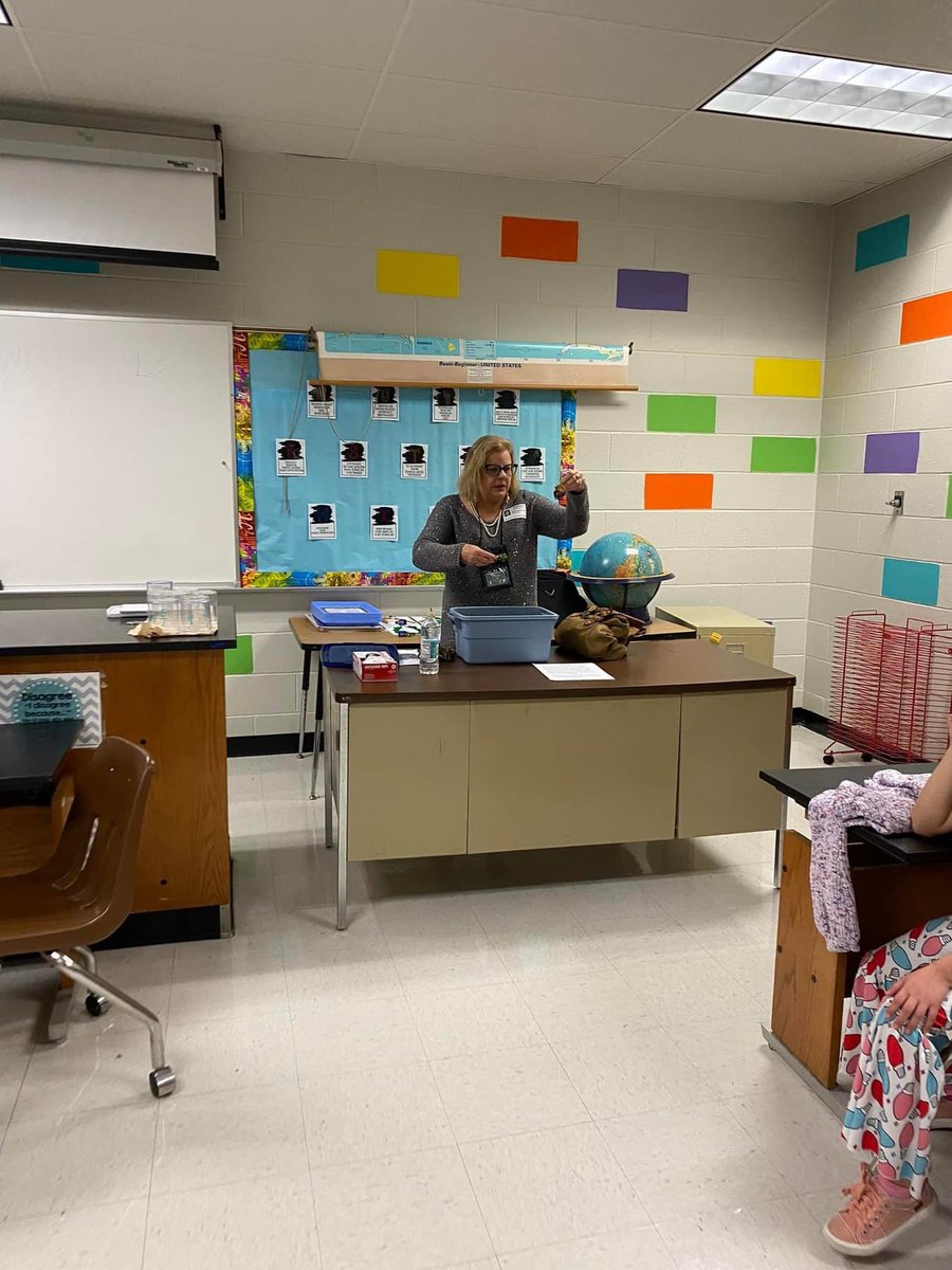 RES_Redbirds's tweet photo. Debbie Evans and Dixie Henderson, Master Gardeners, came to teach our Gardening Club more about composting with worms. Dixie even gave them some of her very worms! #RESGameChanger #STEMeducation https://t.co/91iIALOZTn