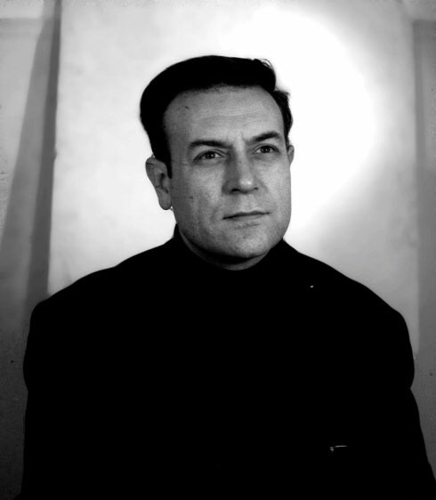 DenPateKala's tweet photo. Μας μεγάλωσε ,μας έμαθε ποδόσφαιρο ,μας έμαθε να είμαστε φίλαθλοι .
Λατρέψαμε την φωνή του , την αντικειμενικότητα του και τις γνώσεις του . 
Σε ευχαριστούμε για όλα !
Γιάννης Διακογιάννης 
5/1/31-13/12/22
#διακογιαννης https://t.co/wIbcUGMSpc