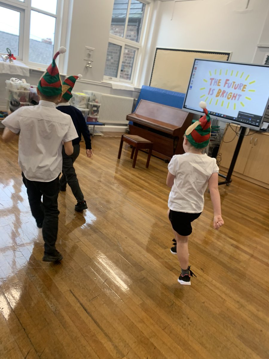 ABCPschool's tweet photo. #Class34H enjoyed their Elf Run this morning #StRoccos #ElfRun https://t.co/23cU0p4iCM