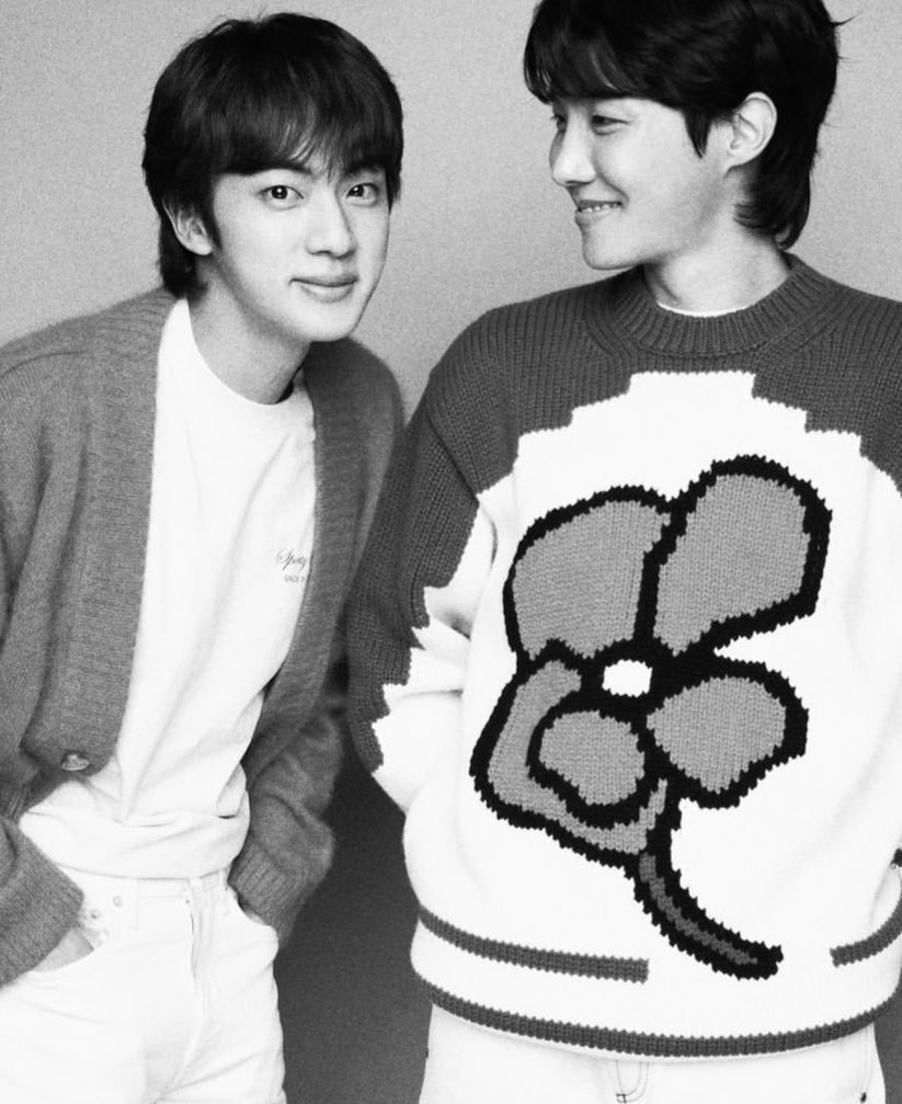 leechanfv's tweet photo. eu se tivesse um namorado postando foto com ele https://t.co/UAAsk1mlJp