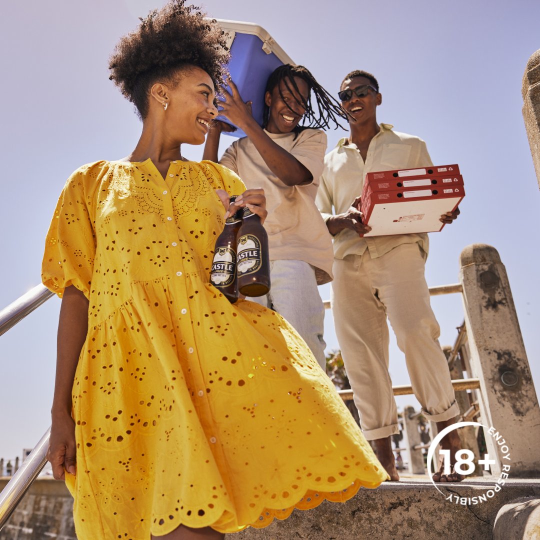 Let’s go back to the beach this #December. 🏖️ Buy your Castles here castlefree.co.za/the-process so that you can pace yourself this #ThirstyThursday. 🍺 #FreeToBe