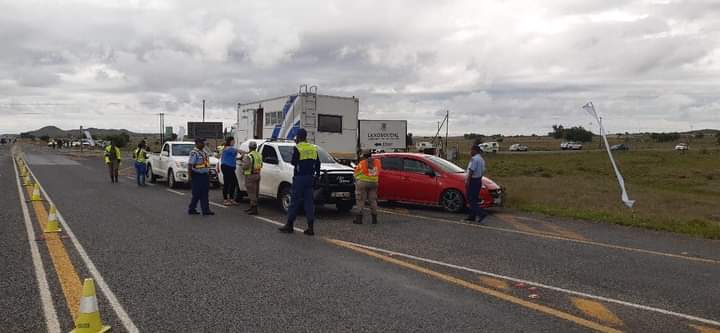 fsdepartment's tweet photo. THE FREE STATE PROVINCIAL FESTIVE SEASON LAUNCH

DPR&amp;T kick started the day with au. roadblock at the junction of the R48 and N8 Kimberly around 7:00-11:30 this morning.

Vehicles stopped and checked: 470
Number of cases issued: 80
Three (3) illegal immigrants arrested. https://t.co/cXYwpyMH8m