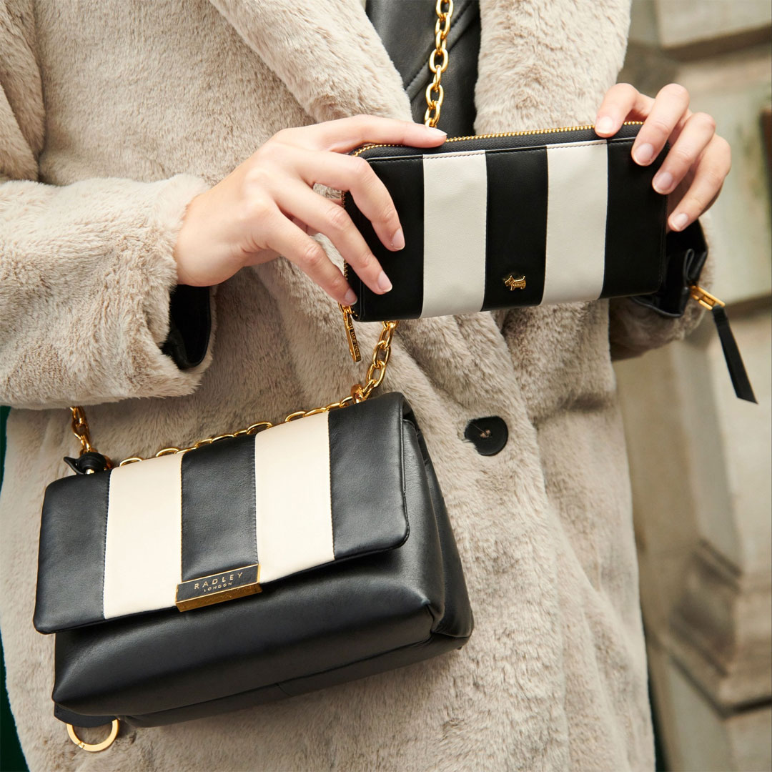 WheelersGifts's tweet photo. Treat yourself to Radley's Mill Bay Monochrome range 🖤🤍 >> https://t.co/DUl2hiXNVh

-

#RadleyLondon #Handbag #Londonstyle #photooftheday #Londonfashion #radleyhandbag #radley #radleyscottiedog #personalisation #embossing #winter #christmasgifts #happyhoidays #festiveseason https://t.co/4SHEflmO1y