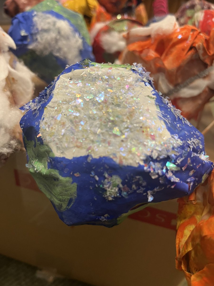 SummerhillL31's tweet photo. Thereโs a whole load of new planets been created by Y5!
@RAL_Space_STFC
ย
@STEMHub_SE
ย
#FestiveSolar
#summerhillscience https://t.co/xkngQqwOLF