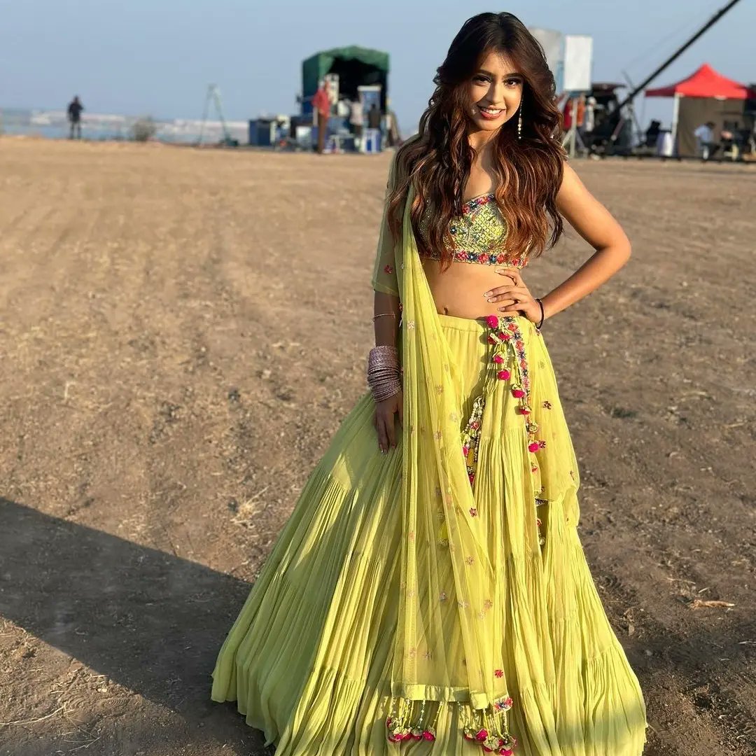 FilmyGupshups's tweet image. What you&apos;re seeing on the screen right now is magic 🤩💫✨
Ain&apos;t Niti Taylor is looking Absolutely Gorgeous in these pictures ❤

#NitiTaylor #NitiTaylorBawa #KYY4OnVoot #KYY4  #KaisiYehYaariaanSeason4 #Filmygupshup