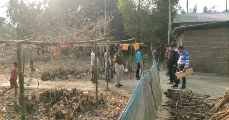 "मुस्लिम गांव में अकेले हिंदू परिवार पर कहर..... पड़ोसी दे रहे जान से मारने की धमकी, जलाया पुश्तैनी घर"

सीएम <a href="/himantabiswa/">Himanta Biswa Sarma</a> ने परिवार की सुरक्षा सुनिश्चित करने को लेकर दिए आदेश। असम के मोरीगांव जिले के लाहौरीघाट क्षेत्र का मामला। 

x.com/i/spaces/1PlJQ…