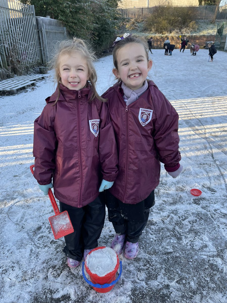 MrsGrant10's tweet photo. A cold and frosty morning but that didn’t stop us enjoying outside! Our Carbrain jackets and waterproof trousers kept us warm 😊❄️ @CarbrainPrimary https://t.co/ByyxdD58bI
