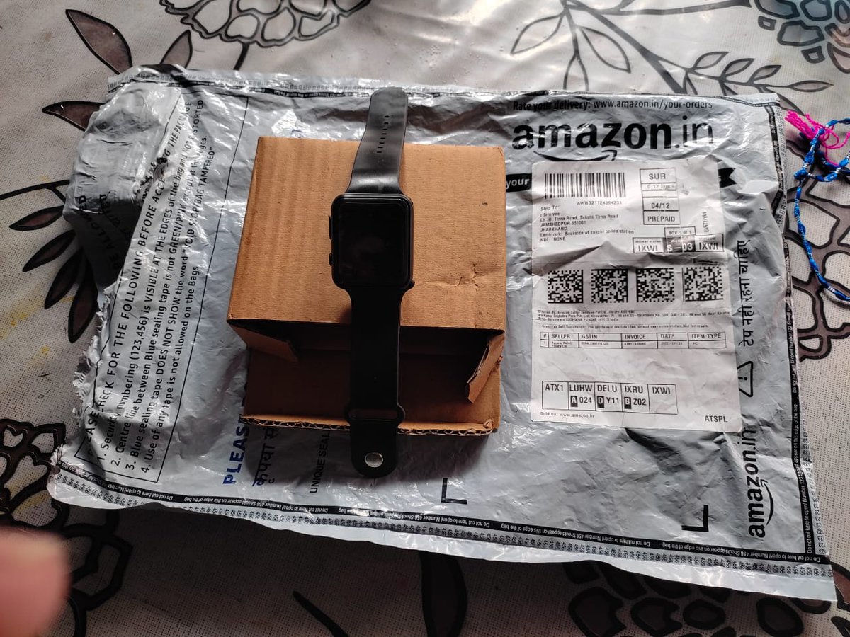hemana_patil's tweet image. @amazonIN see the product delivered where your investigation says everything was good. No brand box, no charging cable no warranty card no manual. And final it looks used watch or duplicate. #AmazonCheating order number 407-4808261-0611553