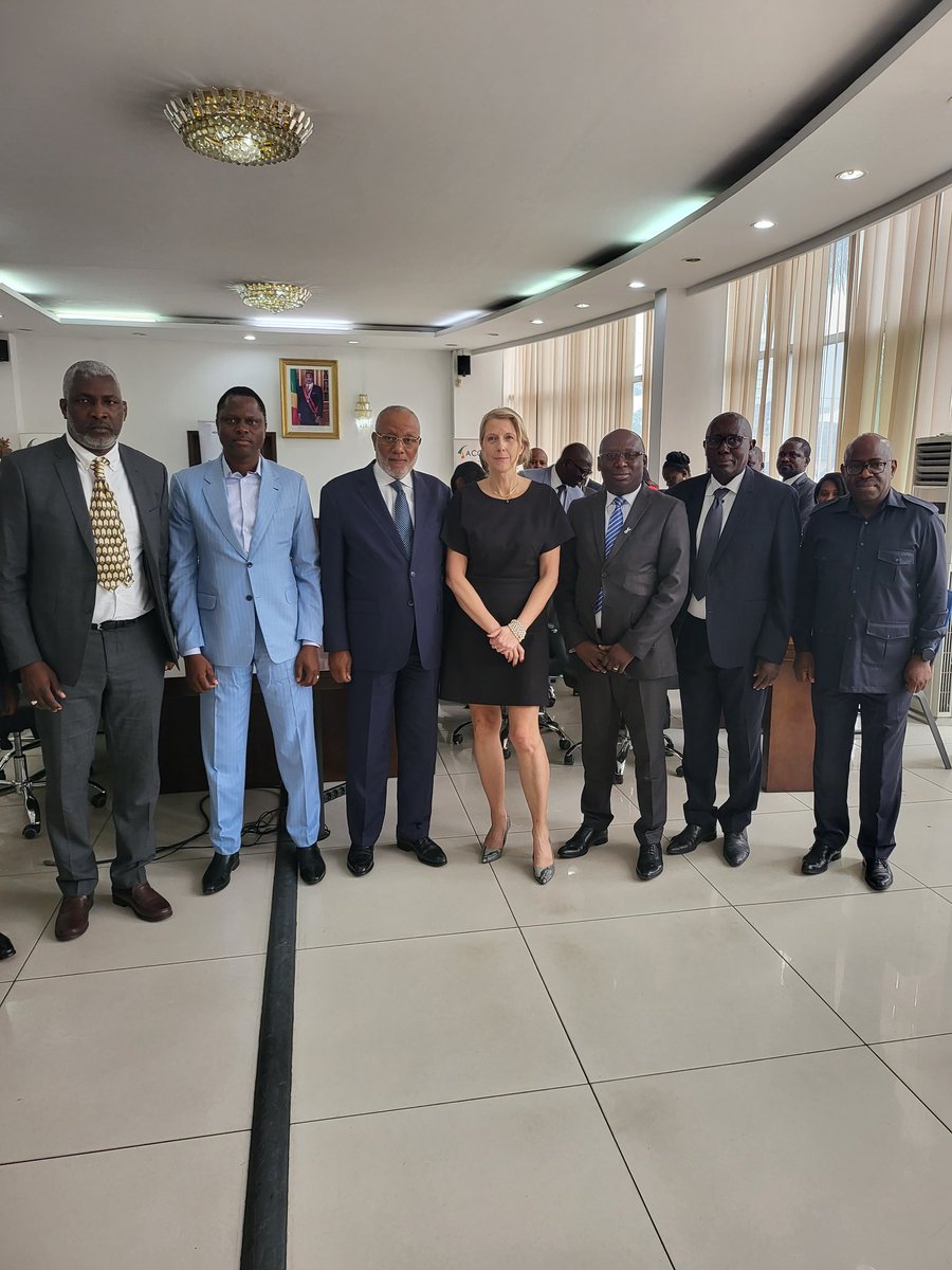 J'ai eu une séance de travail avec les responsables du Bureau Veritas et de la Cotecna, nous avons échangé autour des missions de L'Aconoq et des différents challenges qui nous attendent.