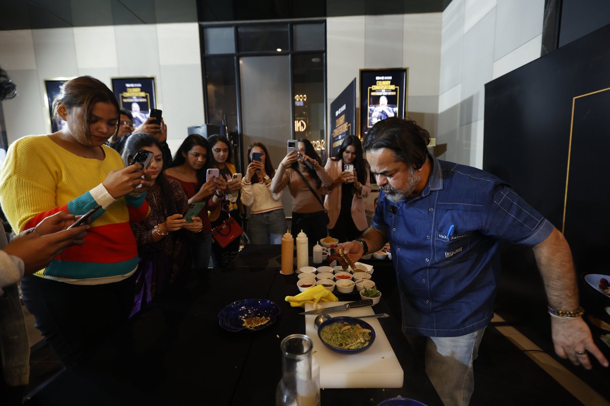 INOXMovies's tweet photo. Enjoy glimpses from the live & interactive Culinary Conversations with our Masterchef @VickyRatnani at G.T Central Mall, Jaipur. Everyone present loved the gourmet session with #VickyTheChef!
#INOXXVicky #gourmetfood #INOX #LiveTheMovie https://t.co/SkQkV8sgVs