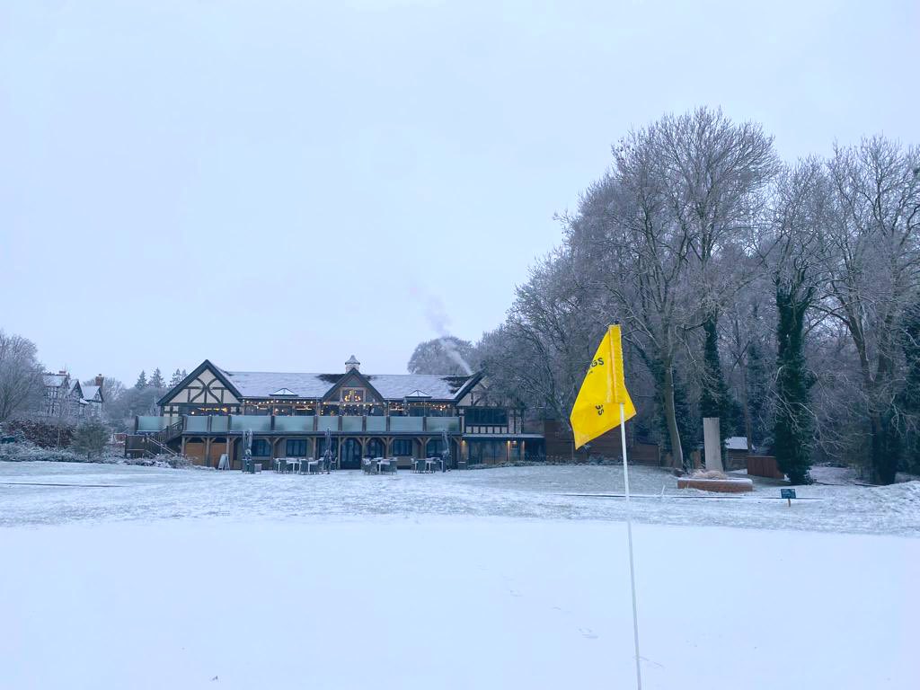 It’s a chilly one ❄️ Perfect for a day in our indoor studios followed by lunch in the Ridgeway Restaurant ⛳️👍