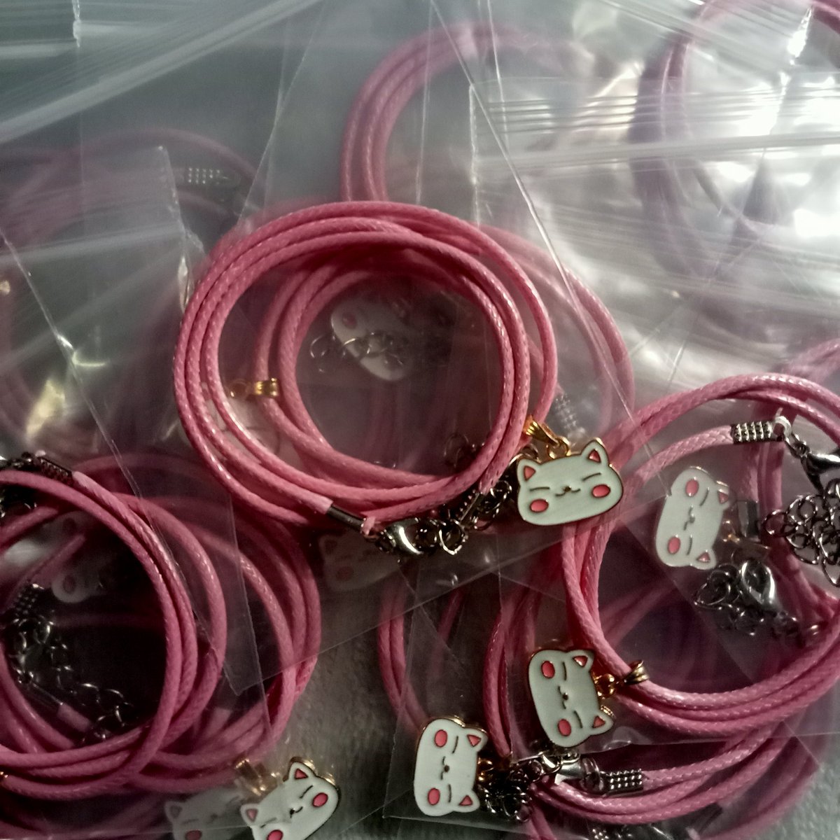 DlN0LAND's tweet photo. DINO and WOOZI necklaces are here! 🤗 See you all on Saturday! ❤️

#BeTSinBULACAN  #SEVENTEEN #BeTheSuninBULACAN @pledis_17 https://t.co/D6n7uYyM45
