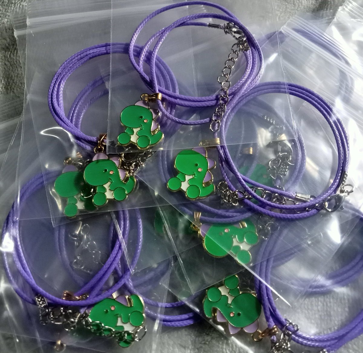 DlN0LAND's tweet photo. DINO and WOOZI necklaces are here! 🤗 See you all on Saturday! ❤️

#BeTSinBULACAN  #SEVENTEEN #BeTheSuninBULACAN @pledis_17 https://t.co/D6n7uYyM45