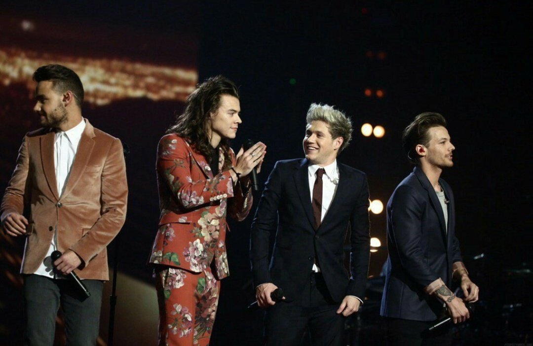 OneDirecSpain's tweet photo. ⏪ | Hoy, hace 7 años (13 de Diciembre del 2015), @onedirection ofrecía su última actuación antes de comenzar un hiatus indefinido 🥺🎤

Fue uno de los momentos más emotivos para el fandom y para los chicos. Juntos en 1D, nos dejaron los mejores y más felices recuerdos ♥️ https://t.co/c75Cb0QGWp