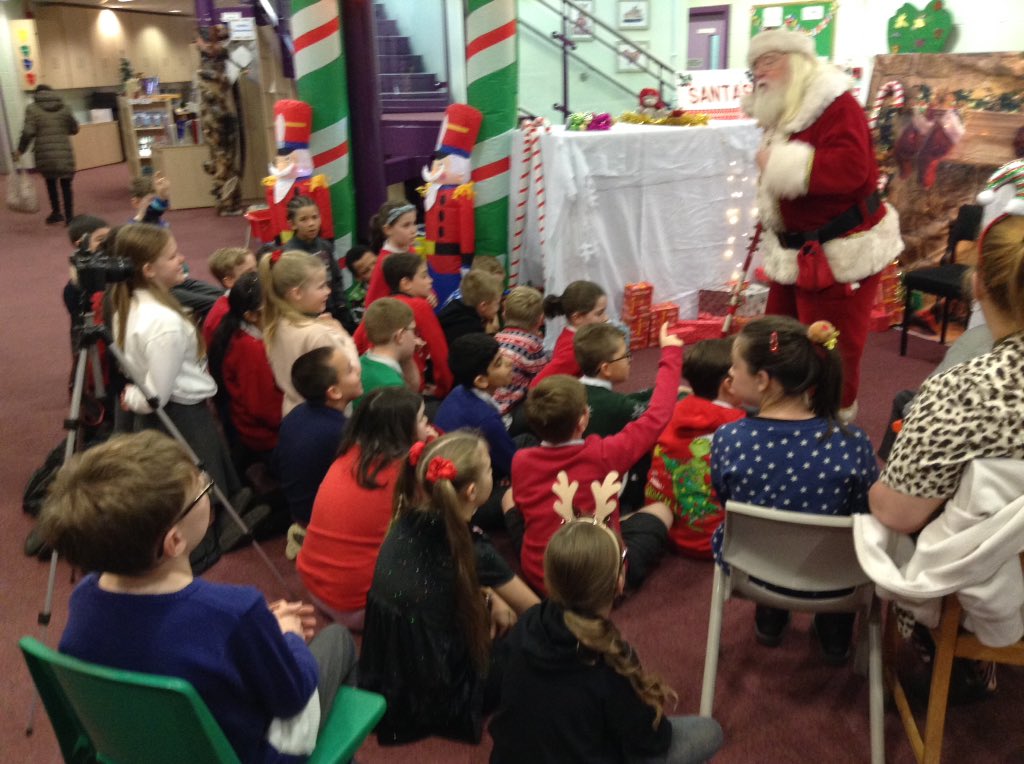 springwoodyear5's tweet image. Santo came to visit today HoHoHo! #swhvalues #swhvisitor