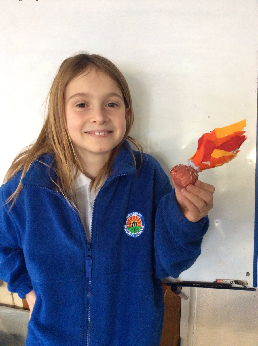 Y5Bradway's tweet photo. The children enjoyed a #festivesolar system activity this morning with @RAL_Space_STFC. We now have a fabulous planetary classroom decoration as well as an amazing understanding of the solar system! @stemhub_se @BradwayScience https://t.co/kUEbXy3g5e