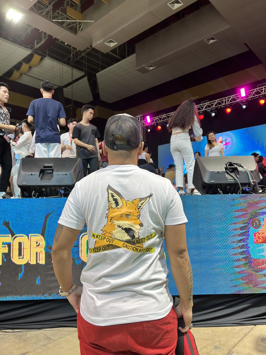 PNLPisme's tweet image. My husband is flexing his TAG shirt in concert for a cause event here in USEP ✨🦊 

@TailsAfterGlow 

#TAGMerch #TAGLife