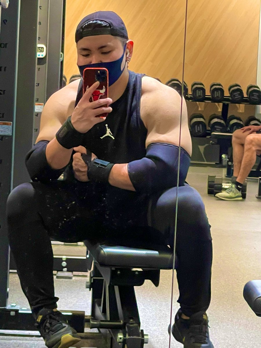 ZAM_mana_'s tweet photo. 引きこもりが🦍に憧れて３年半トレーニングを続けた結果。。。
150kg→93kgまで落ちました🫠

#筋トレ　#筋トレ垢さんと繋がりたい 　#筋トレMEMO　#筋トレ男子
#ダイエット垢さんと繋がりたい
#ダイエット仲間募集中 
#ダイエット記録
#仰天チェンジ
#ビフォーアフター　#transforme https://t.co/UzzSzDaPnz