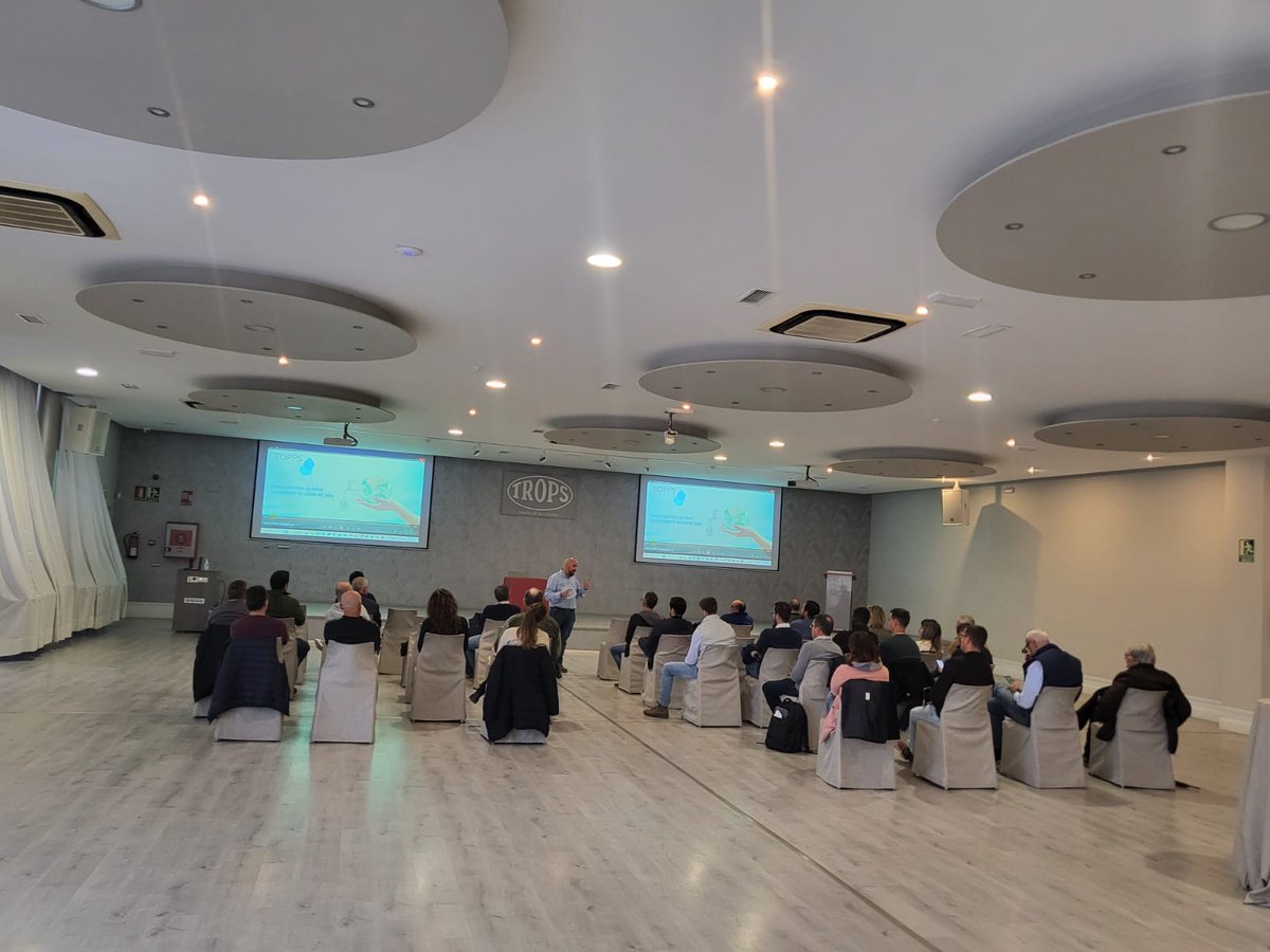 aepla_asoc's tweet photo. 📢 Hoy hemos estado en la sede central de #TROPS en Vélez-Málaga, #Málaga, celebrando la Jornada "Buenas prácticas #agrícolas para evitar la contaminación de las aguas", en el marco del proyecto #ProyectoTOPPS 💦

Con la colaboración de @fTROPS, @Univcordoba y @ALAS_alianza 💪 https://t.co/Q9QxSvgUdQ