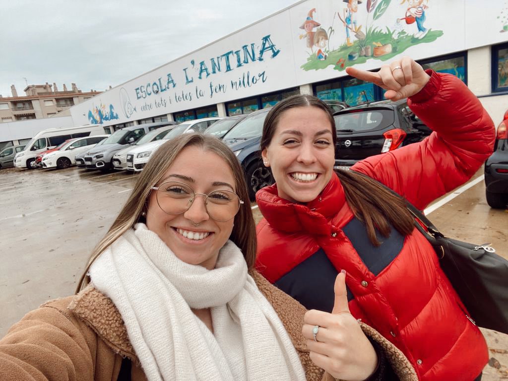 rocioabelleiraa's tweet photo. Primera sessió ja implementada a l’ @EscolaAntina amb la meva companya @marionaalopeez . Molt contentes amb els resultats i amb el grup-classe! Amb moltíssimes ganes de tornar-nos a veure aquest divendres!🫶🏼
👩🏼‍🏫 #mestresdelsegleXXI @idcomdid https://t.co/lEyFUzUVVl