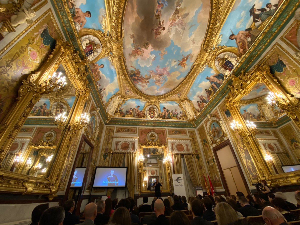 Acabamos de ganar un premio en <a href="/Product_Hackers/">Product Hackers 🚀</a> por nuestro trabajo con <a href="/HawkersCo/">HAWKERS CO.</a>!!!!! :D