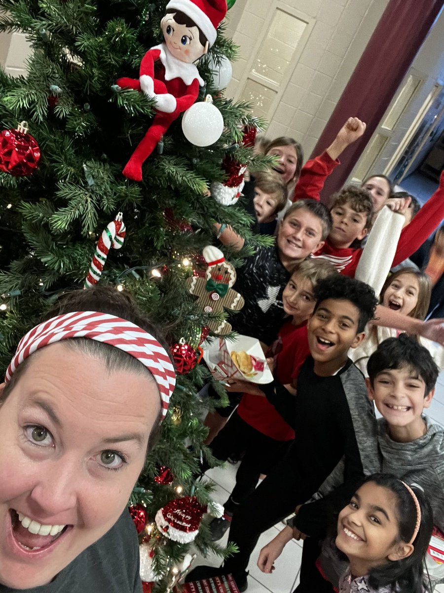 ‘Tis the season for elf searching and making memories! 💕🎄#SharonElfie  <a href="/SharonElemS/">Sharon Elementary</a>