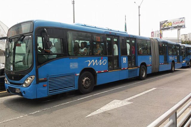 BLUPacifico's tweet photo. La superintendencia de sociedades ordenó la liquidación de la empresa Unimetro, una de las cuatro empresas concesionarias del sistema de transporte masivo de Cali, MIO. 220 conductores y trabajadores se quedaron sin empleo.​ #MañanasBLU https://t.co/C69Ur1mX1X