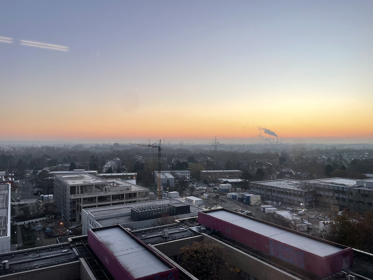 cjungMD's tweet photo. This is the evening and the morning view from our catheterization lab and #IntensiveCareUnit @UniklinikDUS - you want to join us or do cutting edge 🔥#research ? - let me know! @HHU_de @HeiCAD_HHU @GerdesLab @studium_med_hhu @GrandochLab @WolffGeorg @LucasBusch14 @alexbejimd https://t.co/yG7CnhUeMt