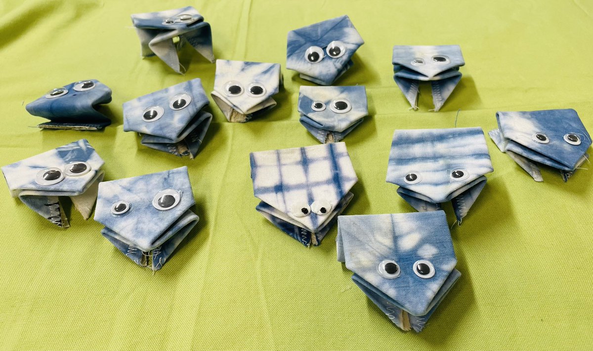 MrsWoodTextiles's tweet photo. Year 8 Origami Shibori Frogs in the swamp!! @SummerhillSch #swamp #textiles https://t.co/pF6FYjJLxj