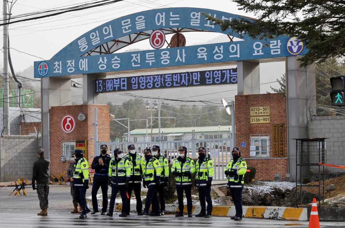 gmanews's tweet photo. SERVE WELL, OUR ASTRONAUT! 👨‍🚀

Jin, oldest member of Korean supergroup BTS, has arrived outside the South Korean boot camp in Yeoncheon, South Korea to begin his 18-month military training.  

COURTESY: REUTERS/Heo Ran https://t.co/n2CZz0DQ7h