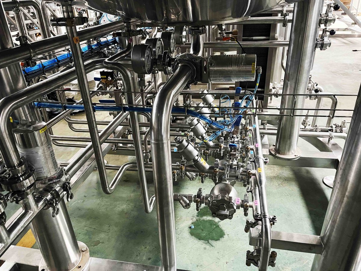 Yolong_Brewtech's tweet photo. New YoLong 15HL Brewing system completed, a stacked HLT design brewhouse, full auto control with PLC + Touch screen.
#AutomatedBrewhouse #15hlbrewhouse #brewingsystem #brewingsolutions #costbrewhouse #Microbrewery https://t.co/sAehTGNM7J