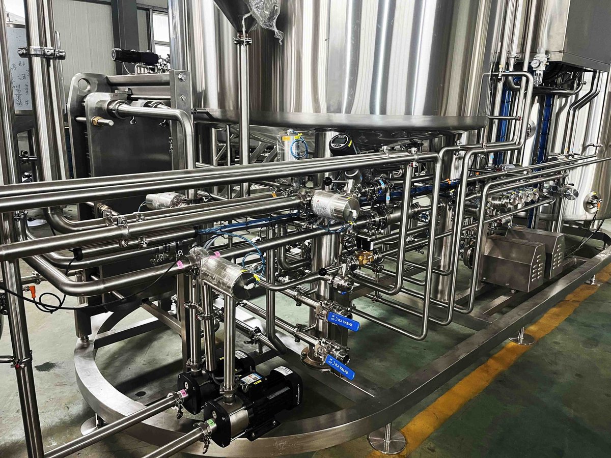 Yolong_Brewtech's tweet photo. New YoLong 15HL Brewing system completed, a stacked HLT design brewhouse, full auto control with PLC + Touch screen.
#AutomatedBrewhouse #15hlbrewhouse #brewingsystem #brewingsolutions #costbrewhouse #Microbrewery https://t.co/sAehTGNM7J