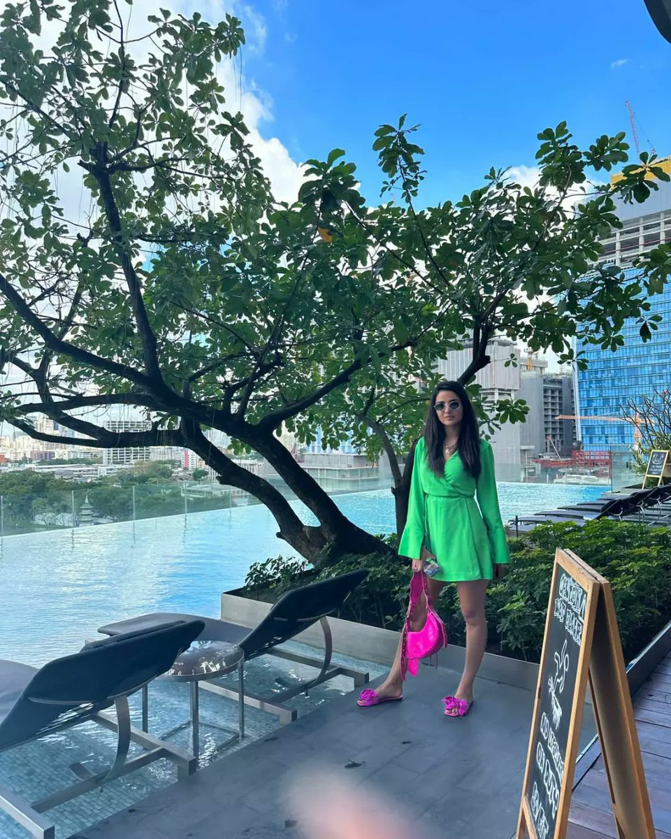UrbanAsian's tweet photo. When you are foodie and can't hold yoursf back...😍😍😍
@jasminbhasin enjoying her holiday

#JasminBhasin 
#Jasly #beautifuldiva #Hotdiva #sexydiva #bollywood #southasian #urbanasian https://t.co/9eNUxKICwJ