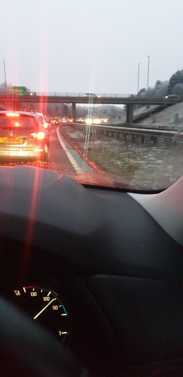 GerryHamill14's tweet photo. M77 #FestiveCommute https://t.co/hChsPtOCjP