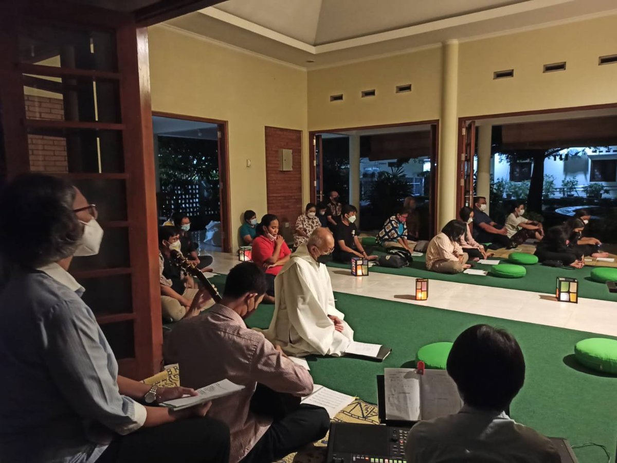 taize's tweet photo. Brother Francesco (1965-2022) | Brother of the #Taizé community, he entered the life of eternity on 7 December 2022, while in Indonesia, his native country, where he was visiting his family for a few weeks.

➡️https://t.co/CwJrRi6xJr https://t.co/Z5Sv9kj3fG