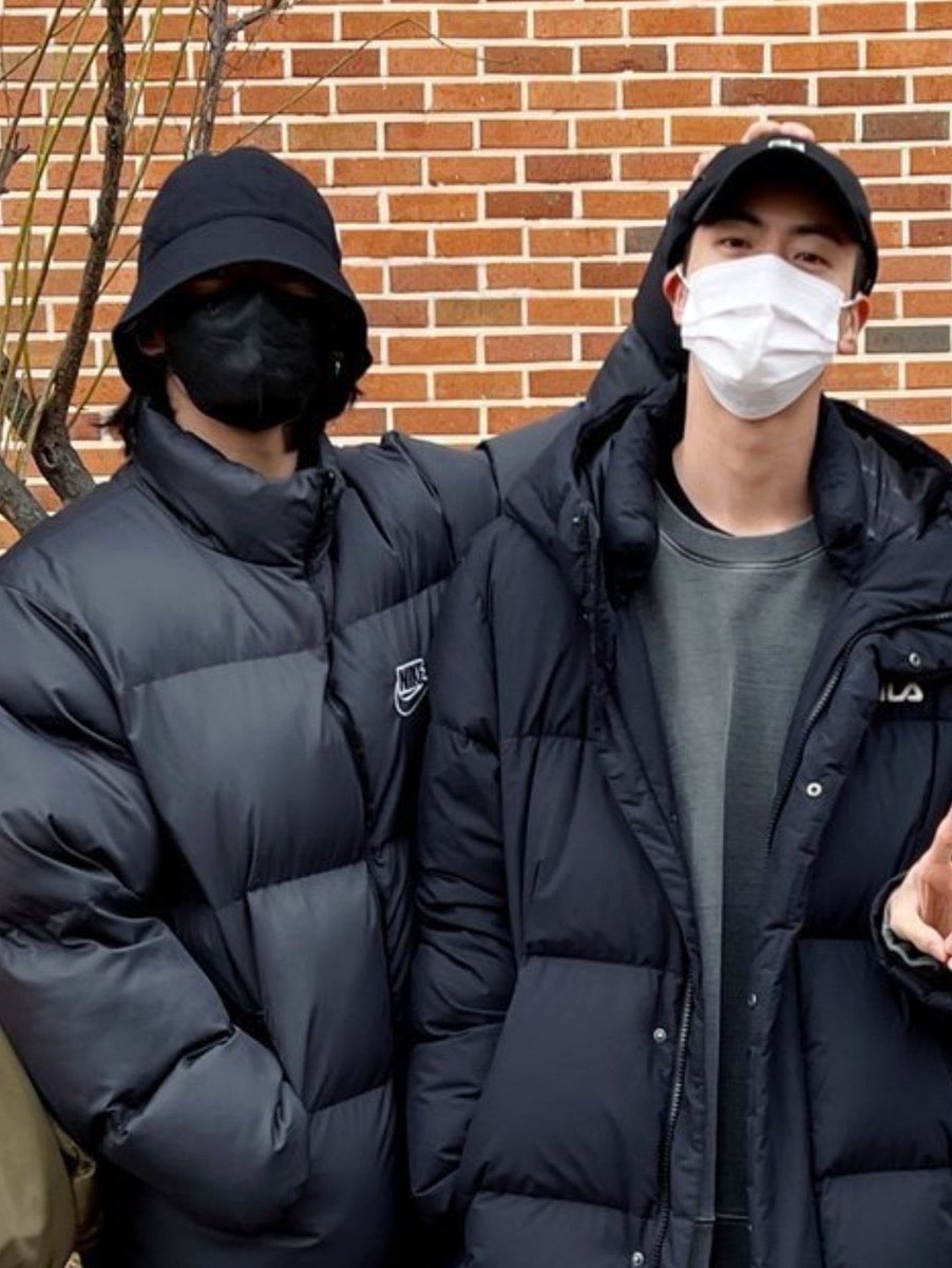 วันที่พี่ไปส่งน้องเข้าเรียน   วันที่น้องมาส่งพี่เข้ากรม