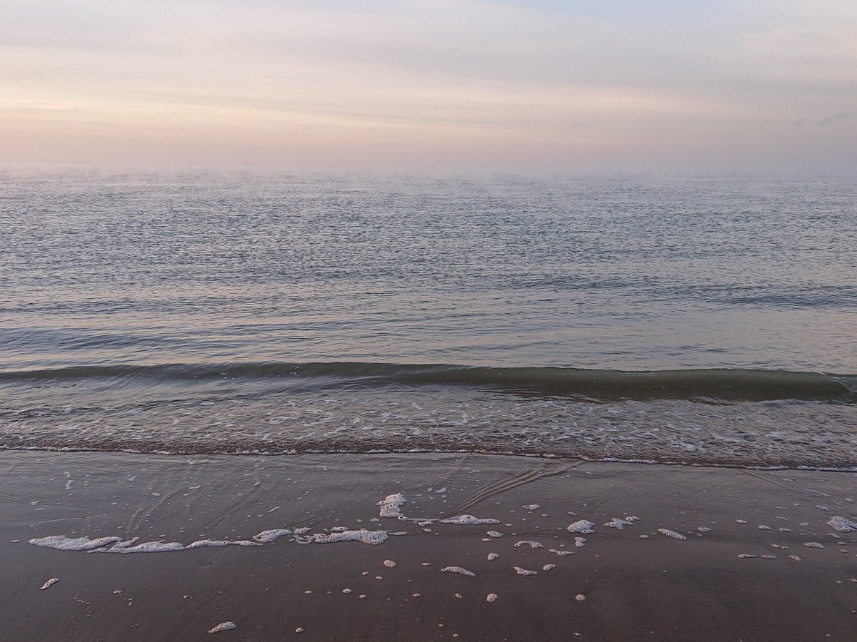 Een beetje zeedamp door de vrieslucht over het water hier bij Laagwater. Lekker hoor. #Zoutelande