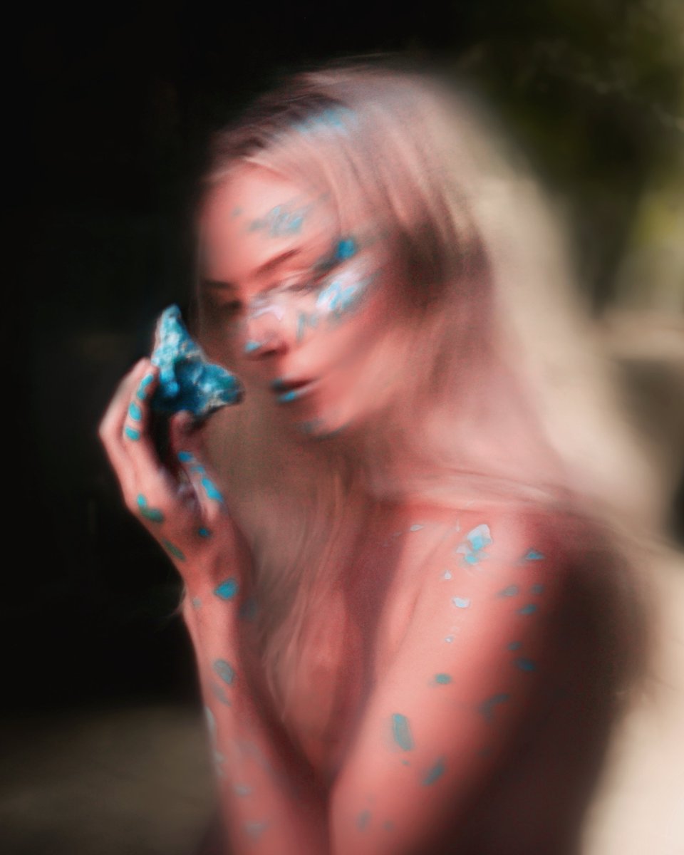 1/1 AUCTION ALERT! 
objkt.com/auction/e/x5Eq…

"I held in my hand what I never thought true,
A crystal shining with luminescent blue.
My eyes opened by Lucy’s altering kiss,
The sight something I couldn’t dismiss."