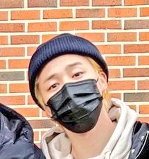 Purpleseabutter's tweet photo. 아미들아 지민이 탈색했다 https://t.co/72Jj7LP1Vg