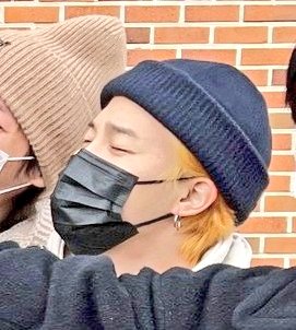 Purpleseabutter's tweet photo. 아미들아 지민이 탈색했다 https://t.co/72Jj7LP1Vg