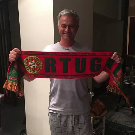 FPF ofereceu a José Mourinho a possibilidade de treinar a seleção e a Roma ao mesmo tempo, avança  La Gazzetta dello Sport.

José Mourinho está interessado na possibilidade, revela a mesma fonte.

Mourinho termina contrato com a Roma em junho de 2024.