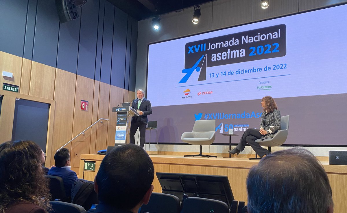 asefma_es's tweet photo. ¡Esta #XVIIJornadaASEFMA compensa sus emisiones! 

@jjpotti explica cómo se realizará a partir de la iniciativa #MotorVerde de @FundacionRepsol ¡Contribuimos a la plantación de árboles que permitirán absorber 2.965kg CO2 emitidos a a atmósfera: https://t.co/6p6Qz4KJ7c! https://t.co/tDsqQdUugm