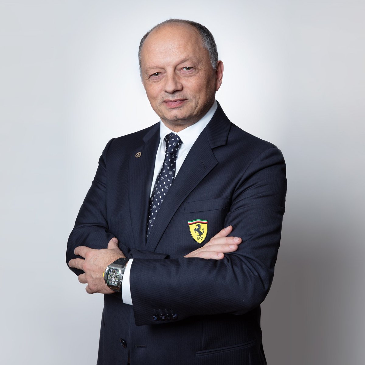 FerrariF1FRA's tweet photo. 🔴 OFFICIEL : FRÉDÉRIC VASSEUR EST LE NOUVEAU TEAM PRINCIPAL DE FERRARI !

15 ans après le départ de Jean Todt, un Français prend de nouveau les commandes de la Scuderia Ferrari. Il commencera dès janvier 2023. https://t.co/tVdf9FB4Bo