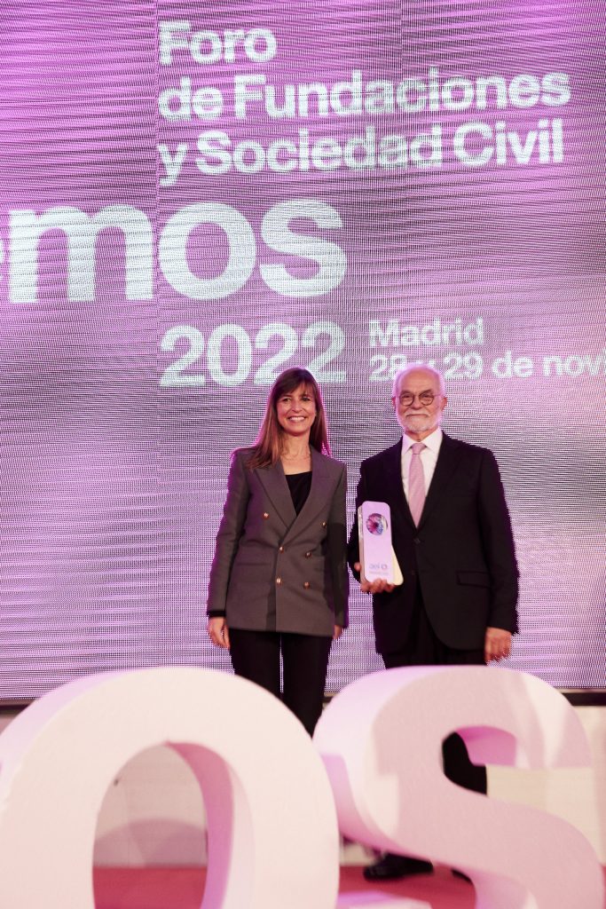 AEF_fundaciones's tweet photo. 👉 @criscancer nace de la necesidad de apoyar la investigación de cáncer de una forma muy especial: detectar centros e investigadores, analizar las necesidades, financiar proyectos y crear sinergias colaborativas para compartir conocimientos e impulsar la cura.
#PremiosAEF https://t.co/fzjWipw2VA