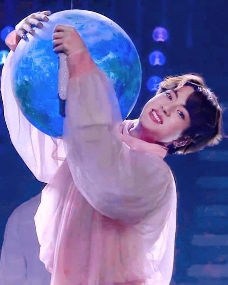 borahaedaddy's tweet photo. We'll be waiting for your return, our Little Prince. We love you to the moon and back! 🧑‍🚀🌕🐹💜

- 🐨🐰🐣🐱 https://t.co/3aYXR7Kirz