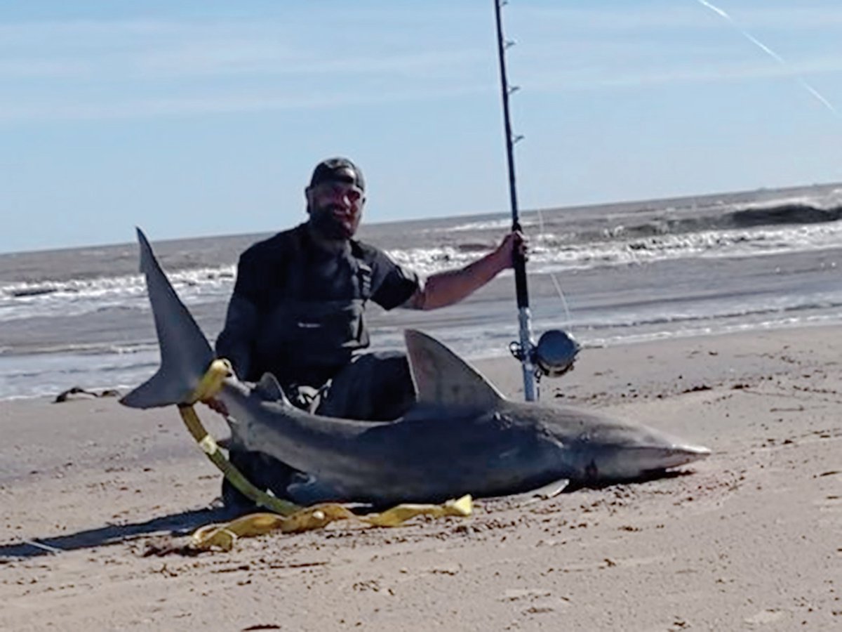 Drone Fishing Master of the week!
Dan and Kylie took this fishing adventure at Matagorda, Texas. Dan caught this 7’3” sandbar after dropping a 1lb weight bait 500m with FD1. They also capture these beautiful moments with the camera. #shark #fishing #dronefishing #waterproof